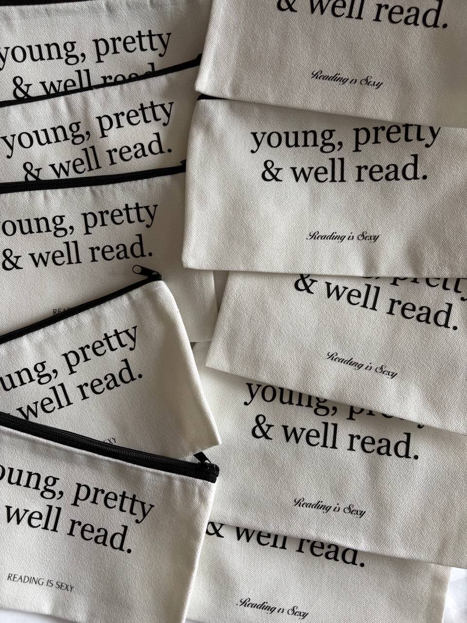 Косметички Reading is Sexy